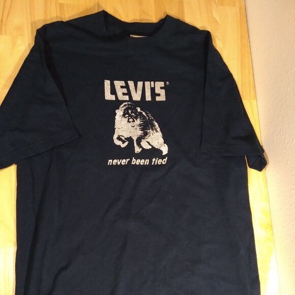 Deadstock Vintage Levi's Red Tab Never Been Tied Graphic T-Shirt - Picture 2 of 7